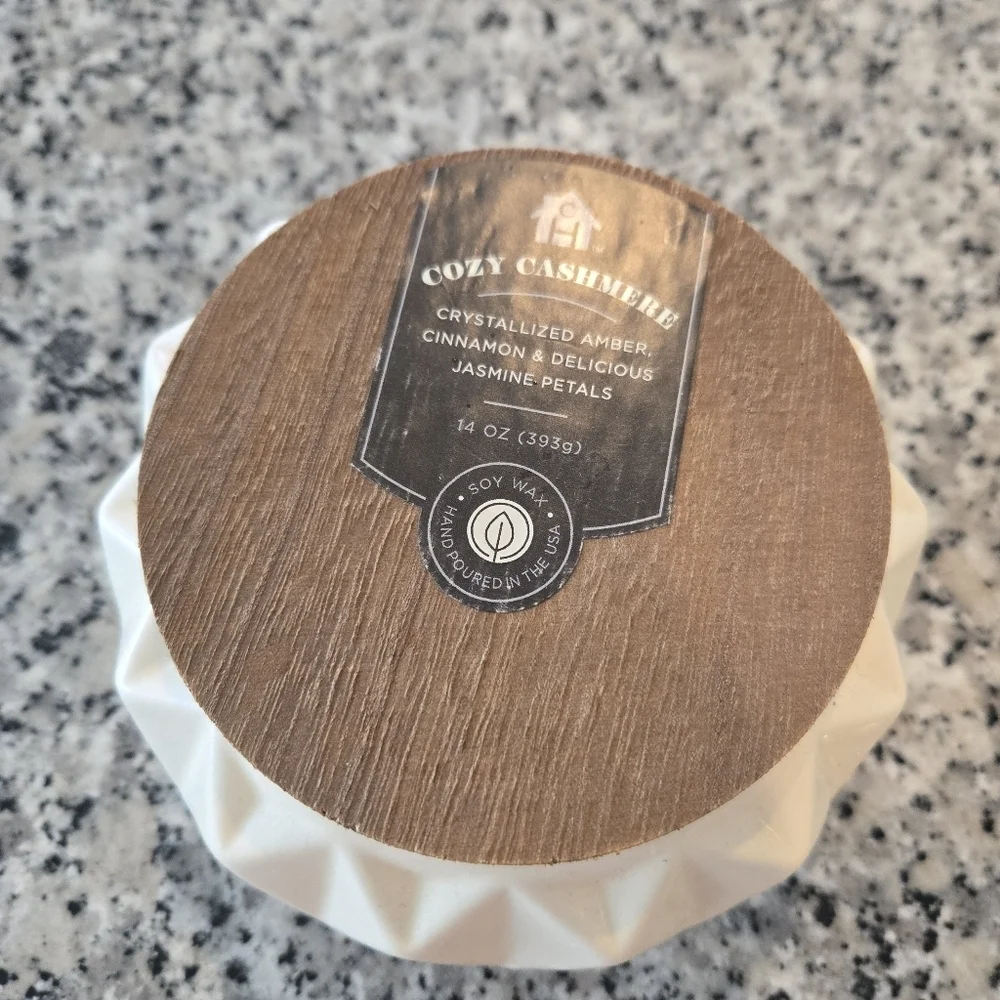 Geometric Cream Candle with Wooden Lid